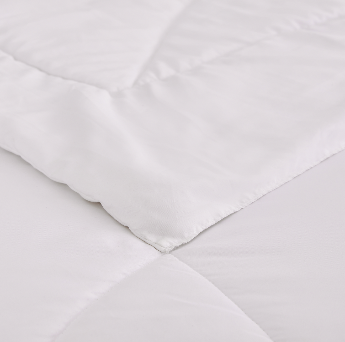 Premium All - Weather comforter (White + White)